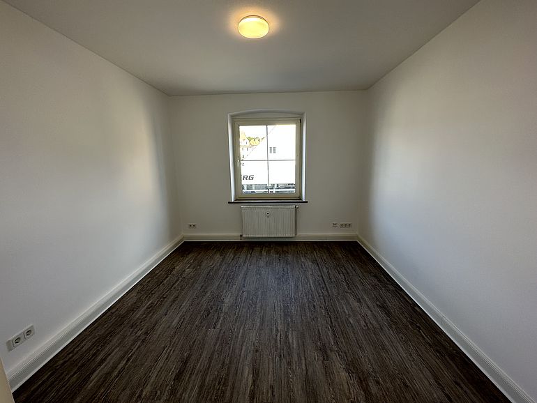 Zimmer 3-14 qm Helles Zimmer mit neuem Boden