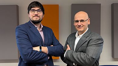 Martin Matušů (l.) und Jakub Rosenthal (r.) forschen an der OTH Amberg-Weiden eng mit Partnern aus Tschechien