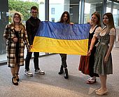 14 UEbergabe der ukrainischen Flagge mit der Widmung an KOMO.JPEG