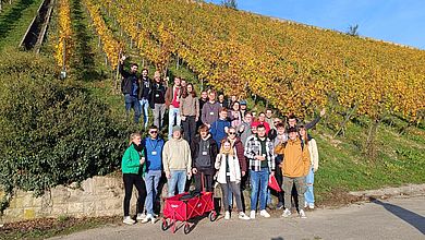 Gruppenbild im Weinberg