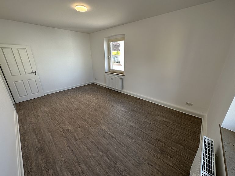 Zimmer 2 -19 qm Helles Zimmer mit hellem Boden