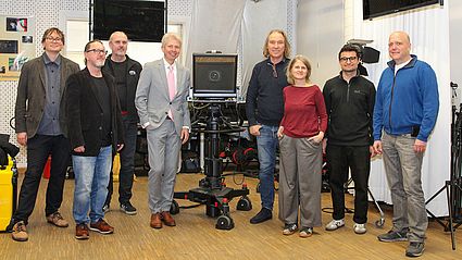 Gruppenfoto im Filmstudio