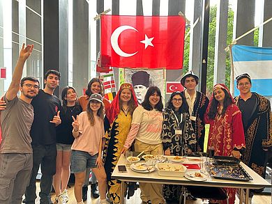 Unter anderem die türkischen Hochschulangehörigen zeigten ihre Kultur und Traditionen