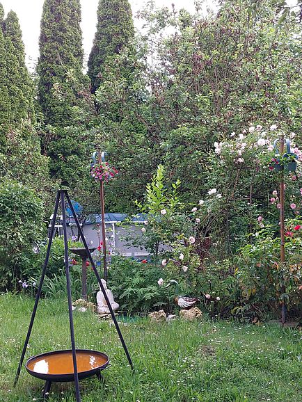 Großer Gemeinschaftsgarten, im Sommer stellen wir einen Pool auf Gemeinschaftsgarten für Grillabende mit Pool