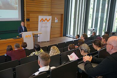 Die Teilnehmenden wurden an der OTH Amberg-Weiden von Vizepräsident Prof. Dr. Ulrich Müller begrüßt