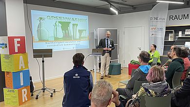 Dr. Alexander Herzner sensibilisierte bei einem Informationsabend im Stadtlabor für Greenwashing