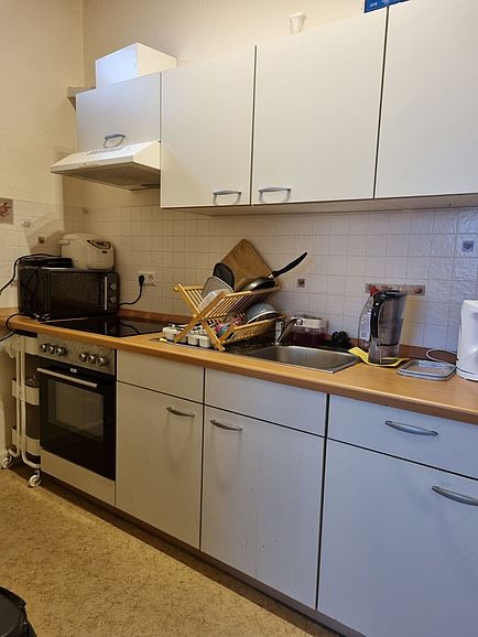 Kochnische neben Wohnzimmer